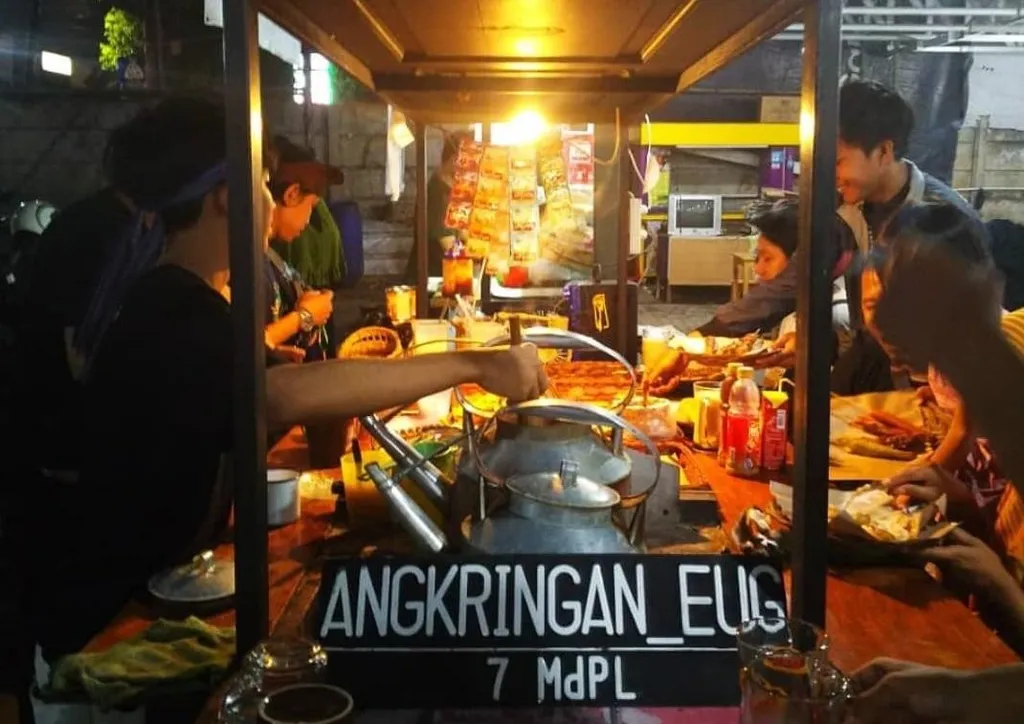 Malam Patwal: Kenikmatan Angkringan yang Bikin Rindu